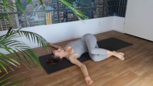 liggende yoga twisting